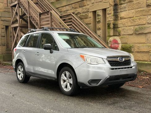 Used 2015 Subaru Forester 2.5i w/ Alloy Wheel Package image 2