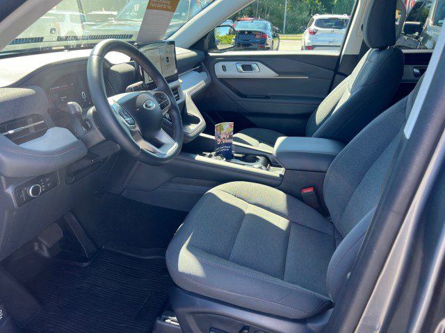 Used 2025 Ford Explorer Active AWD/4WD image 7