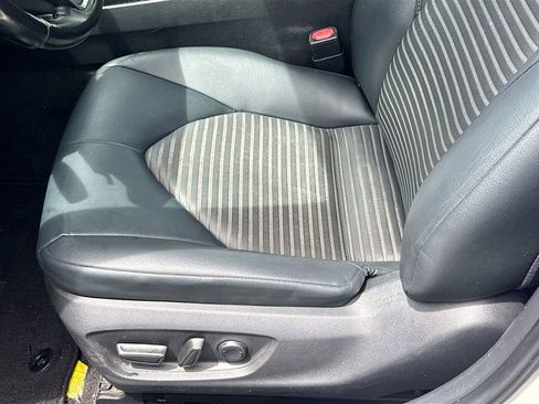 Used 2019 Toyota Camry SE image 21