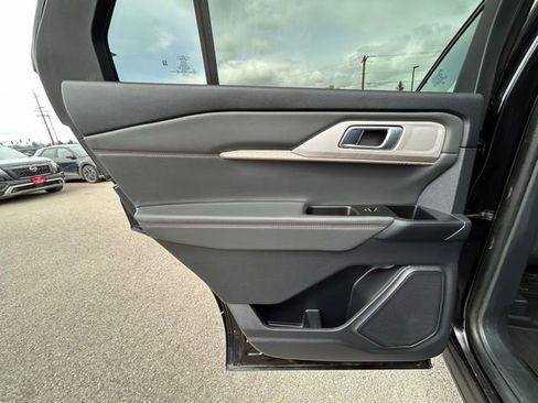 Used 2025 Ford Explorer Active w/ Active Comfort Package AWD/4WD image 40