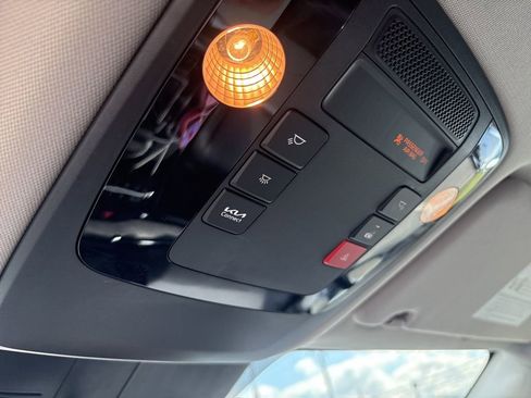 Used 2023 Kia Carnival EX FWD image 27