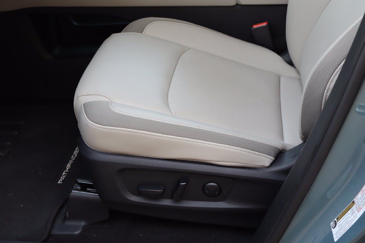 Used 2026 Nissan Pathfinder SL FWD image 15
