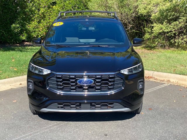 Used 2024 Ford Escape ST-Line Select w/ Tech Pack #2 AWD/4WD image 2