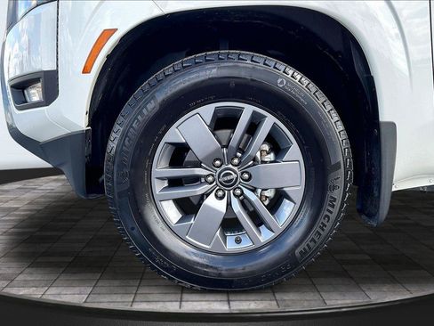 Certified 2025 Nissan Frontier SV w/ SV Convenience Package RWD image 11