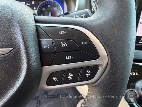 Used 2024 Chrysler Pacifica Touring-L FWD image 20