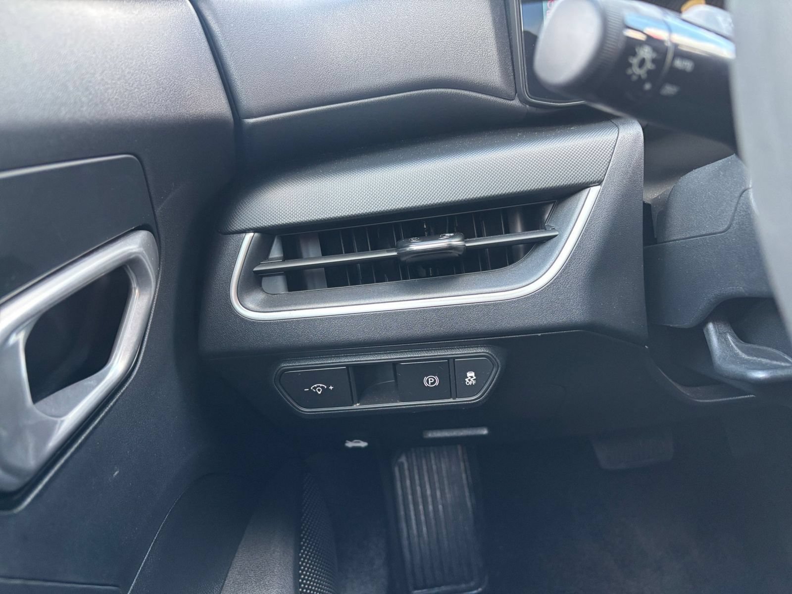 Used 2026 Kia K4 FWD image 32