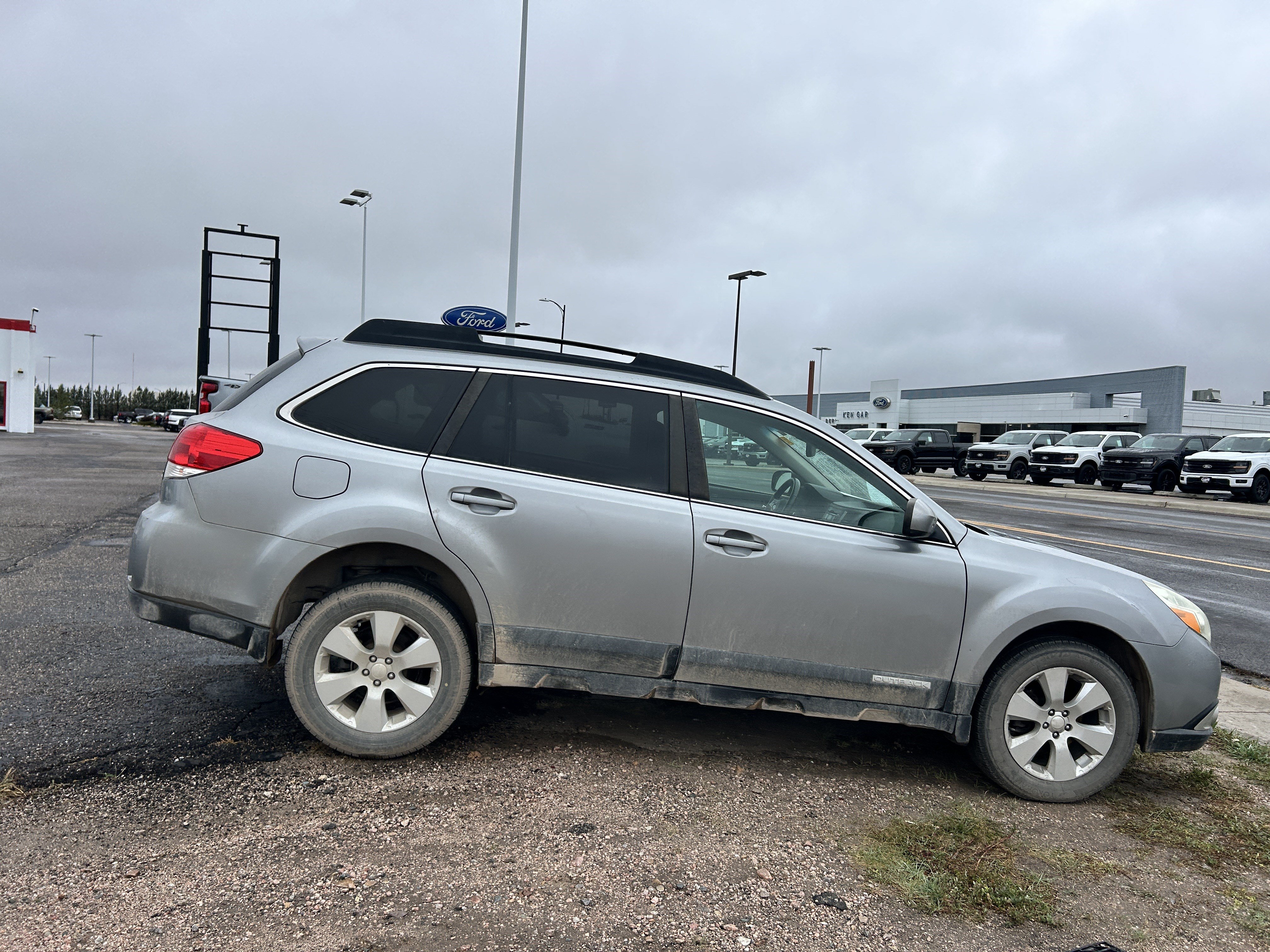 Used 2011 Subaru Outback 2.5i Premium w/ All-Weather Pkg AWD/4WD image 6