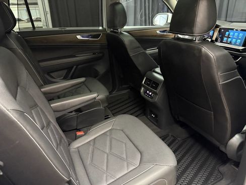 Used 2024 Volkswagen Atlas SE w/ Panoramic Sunroof Package image 29