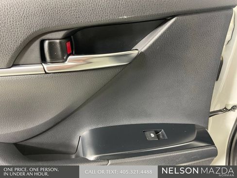 Used 2019 Toyota Camry SE FWD image 20