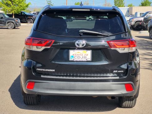 Used 2019 Toyota Highlander SE image 6