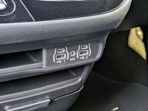 Used 2025 Chrysler Pacifica Select FWD image 31