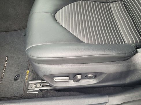 Used 2020 Toyota Camry SE image 26