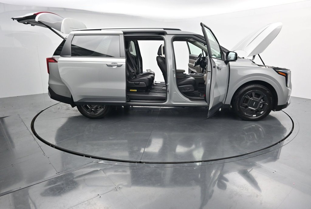 Used 2025 Kia Carnival EX FWD image 38