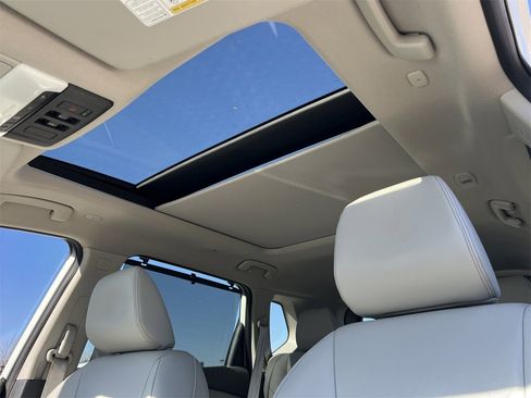 Certified 2023 Nissan Rogue SL w/ SL Premium Package image 12