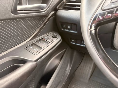 Used 2018 Toyota C-HR XLE FWD image 23