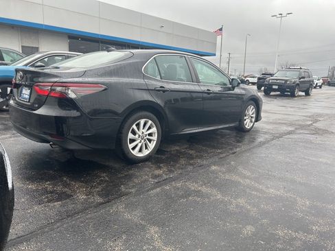 Used 2022 Toyota Camry LE image 3
