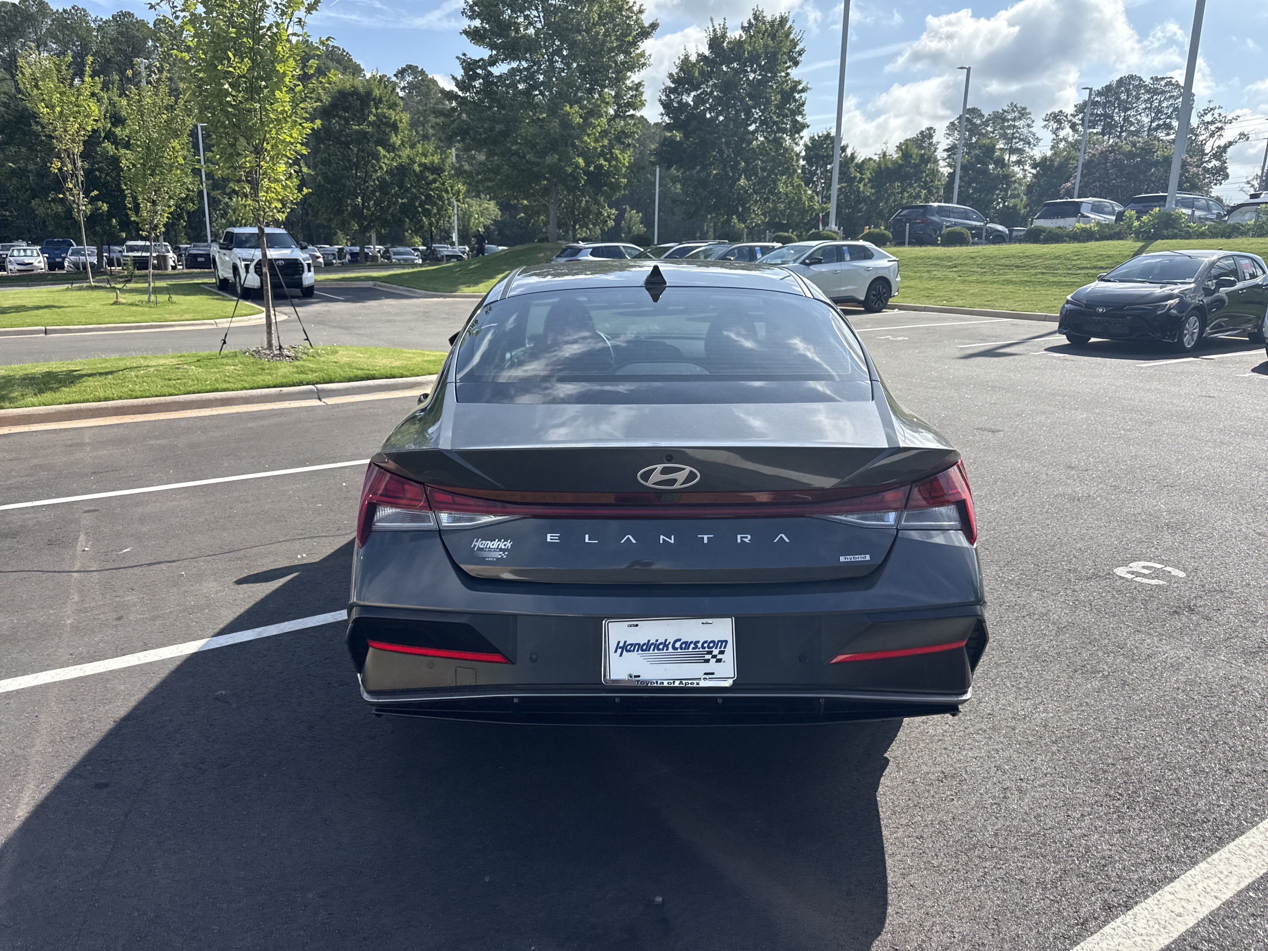 Used 2024 Hyundai Elantra Limited FWD image 9