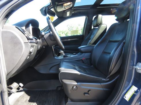 Used 2020 Jeep Grand Cherokee Overland AWD/4WD image 10
