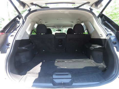 Used 2017 Nissan Rogue SV w/ SV Premium Package AWD/4WD image 17