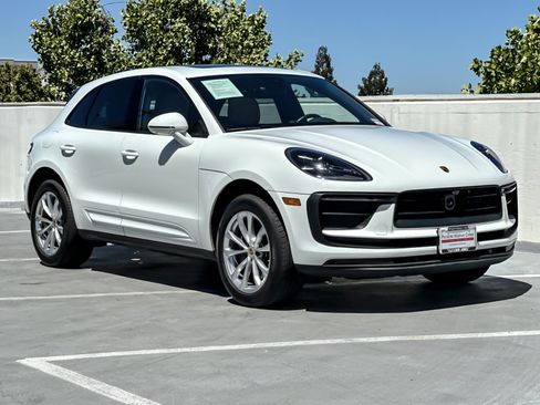 Certified 2023 Porsche Macan AWD/4WD image 10