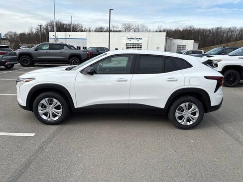 New 2026 Chevrolet Trax LS image 2