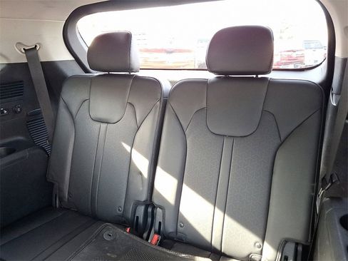 Used 2022 Kia Sorento S image 11