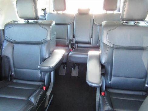 Used 2025 Ford Expedition Platinum AWD/4WD image 18
