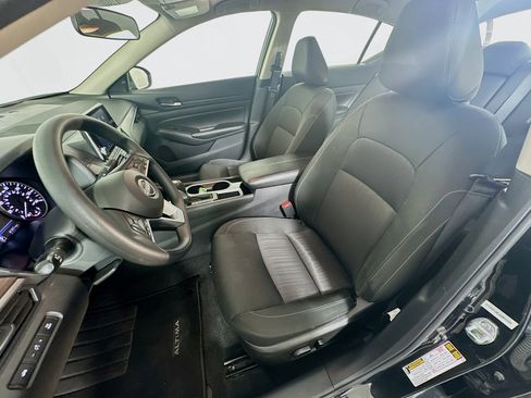 Used 2024 Nissan Altima 2.5 SV image 13