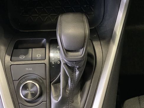Used 2021 Toyota RAV4 LE image 22