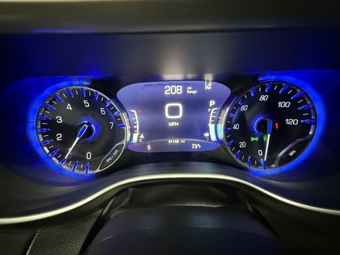Used 2022 Chrysler Pacifica Touring-L FWD image 23