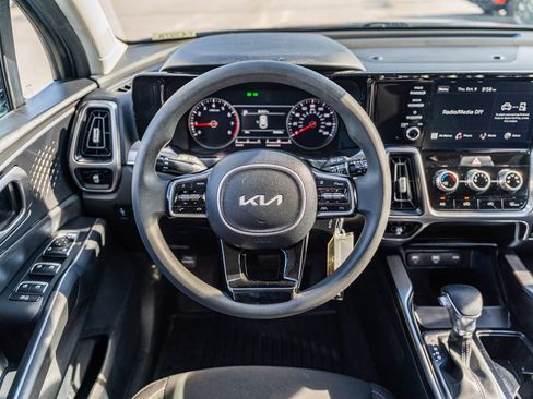 Used 2023 Kia Sorento LX image 22