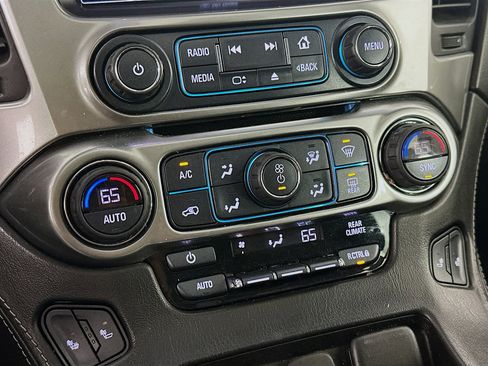 Used 2018 Chevrolet Suburban LT w/ LT Signature Package AWD/4WD image 24