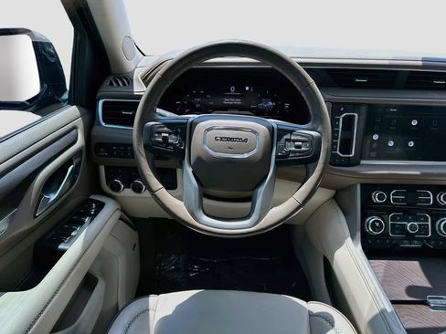 Used 2022 GMC Yukon XL Denali w/ Advanced Technology Package AWD/4WD image 23