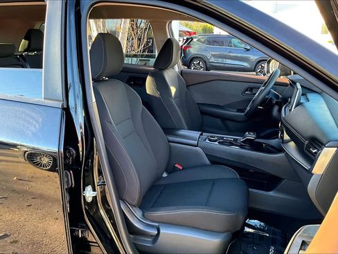 Used 2023 Nissan Rogue S image 8