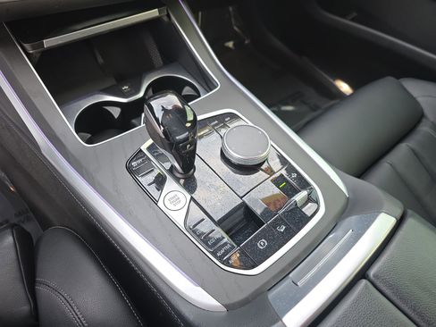 Used 2022 BMW X7 xDrive40i w/ M Sport Package image 29