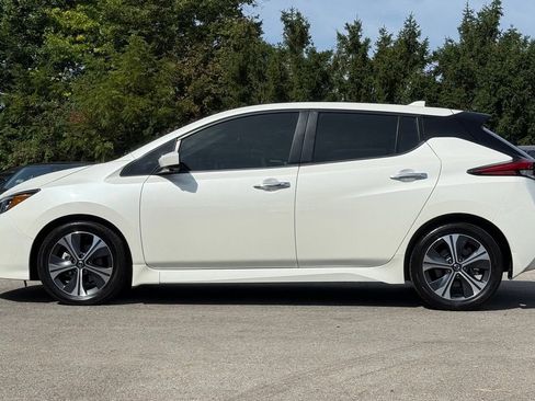 Used 2021 Nissan Leaf SV w/ SV Technology Package FWD image 2