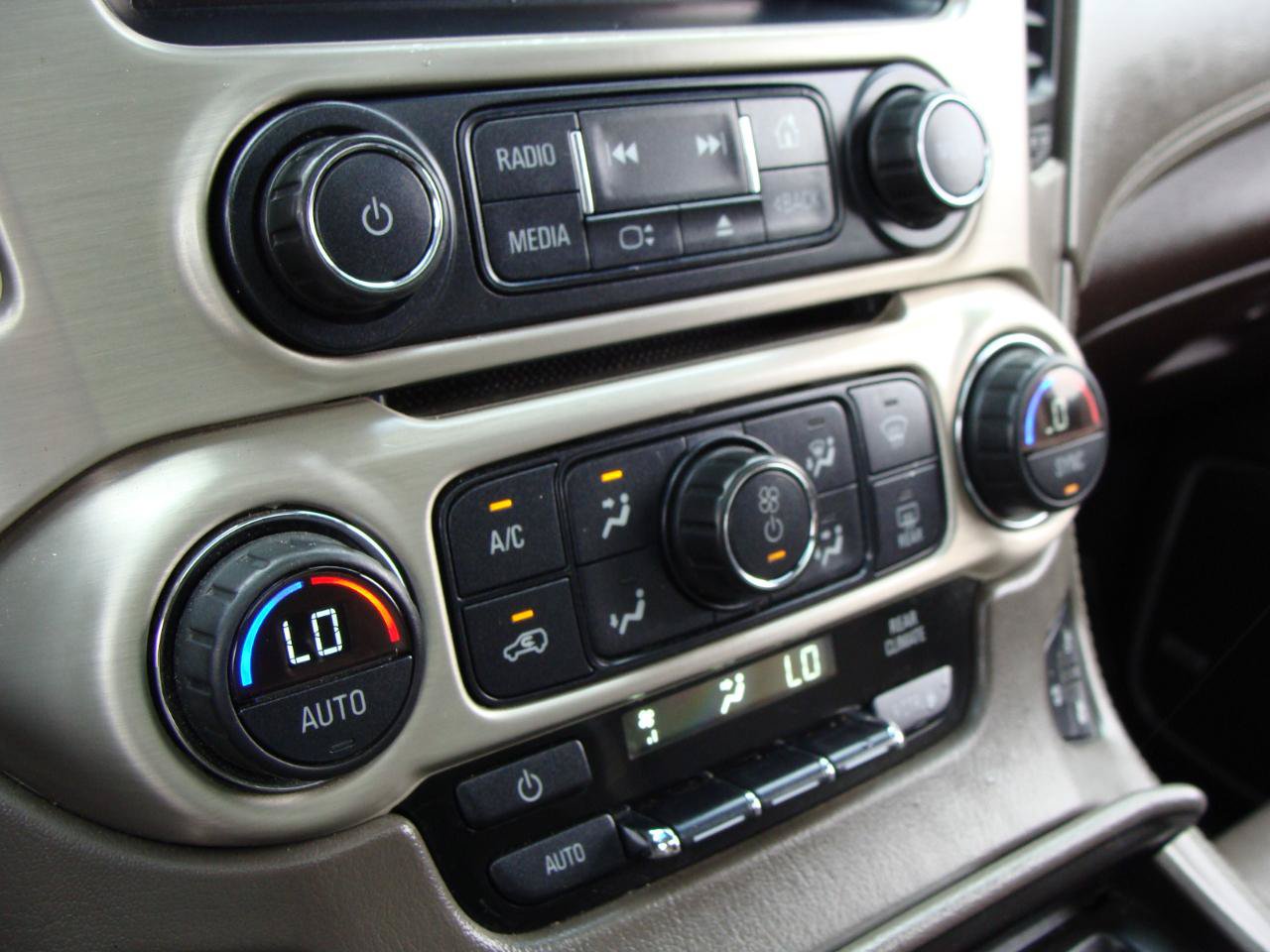 Used 2015 GMC Yukon XL Denali w/ Touring Package AWD/4WD image 26