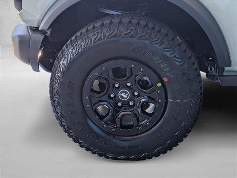 New 2025 Ford Bronco Badlands image 16