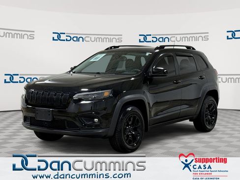 Used 2022 Jeep Cherokee Latitude AWD/4WD image 1