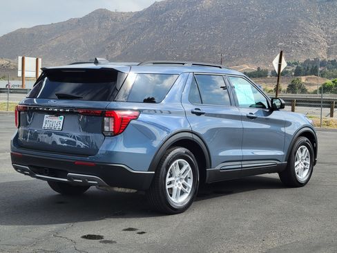 Used 2026 Ford Explorer Active w/ Active Comfort Package RWD image 2