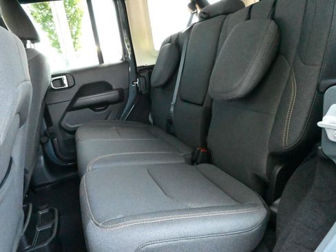 Used 2025 Jeep Wrangler Unlimited Sahara w/ Safety Group AWD/4WD image 31