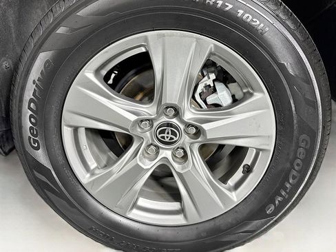 Used 2024 Toyota RAV4 XLE image 31