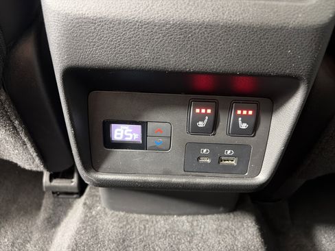 Used 2021 Nissan Rogue Platinum image 18