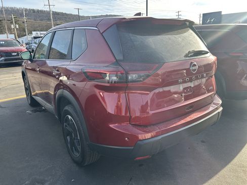 Used 2025 Nissan Rogue SV image 6