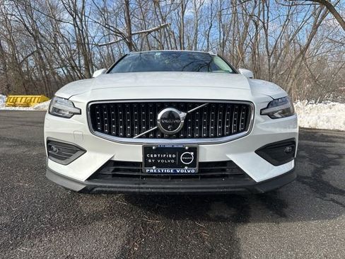 Certified 2025 Volvo V60 B5 Cross Country Plus image 2
