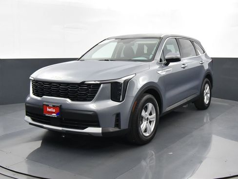 Used 2025 Kia Sorento LX image 6