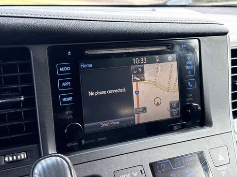 Used 2017 Toyota Sienna SE Premium FWD image 24