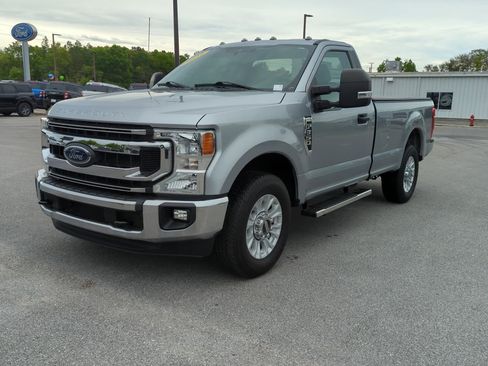 Certified 2022 Ford F350 XLT image 9