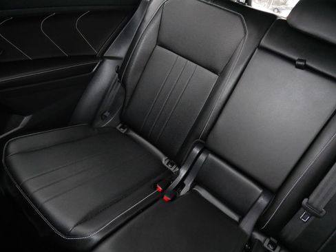 Certified 2022 Volkswagen Tiguan SE image 12