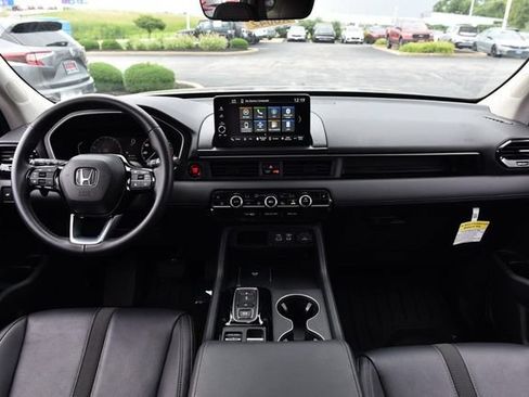 Used 2025 Honda Pilot EX-L image 7